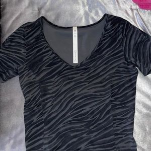 Lululemon v neck nulu tee